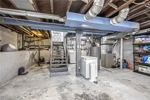 118 Main Street W