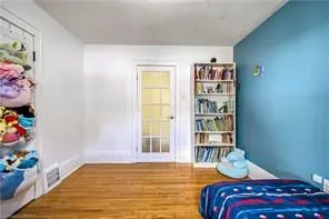 118 Main Street W