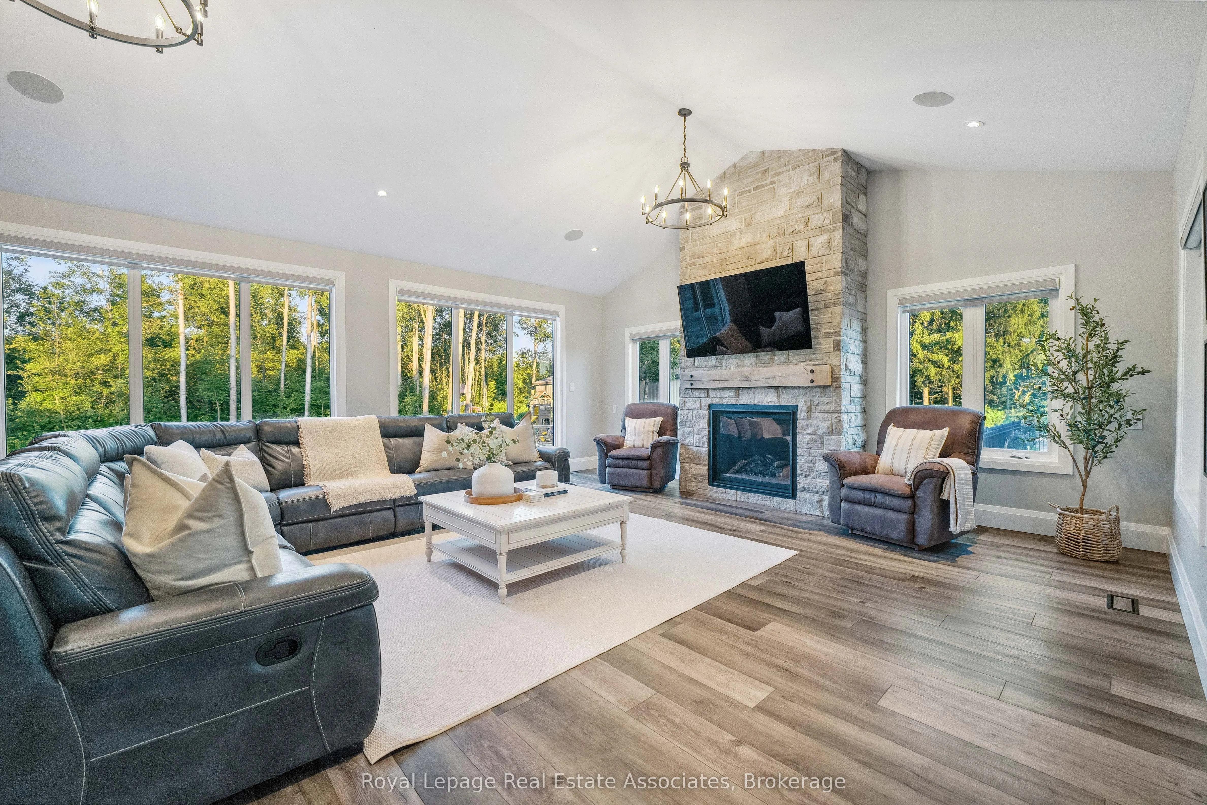 102 Concession 11 E