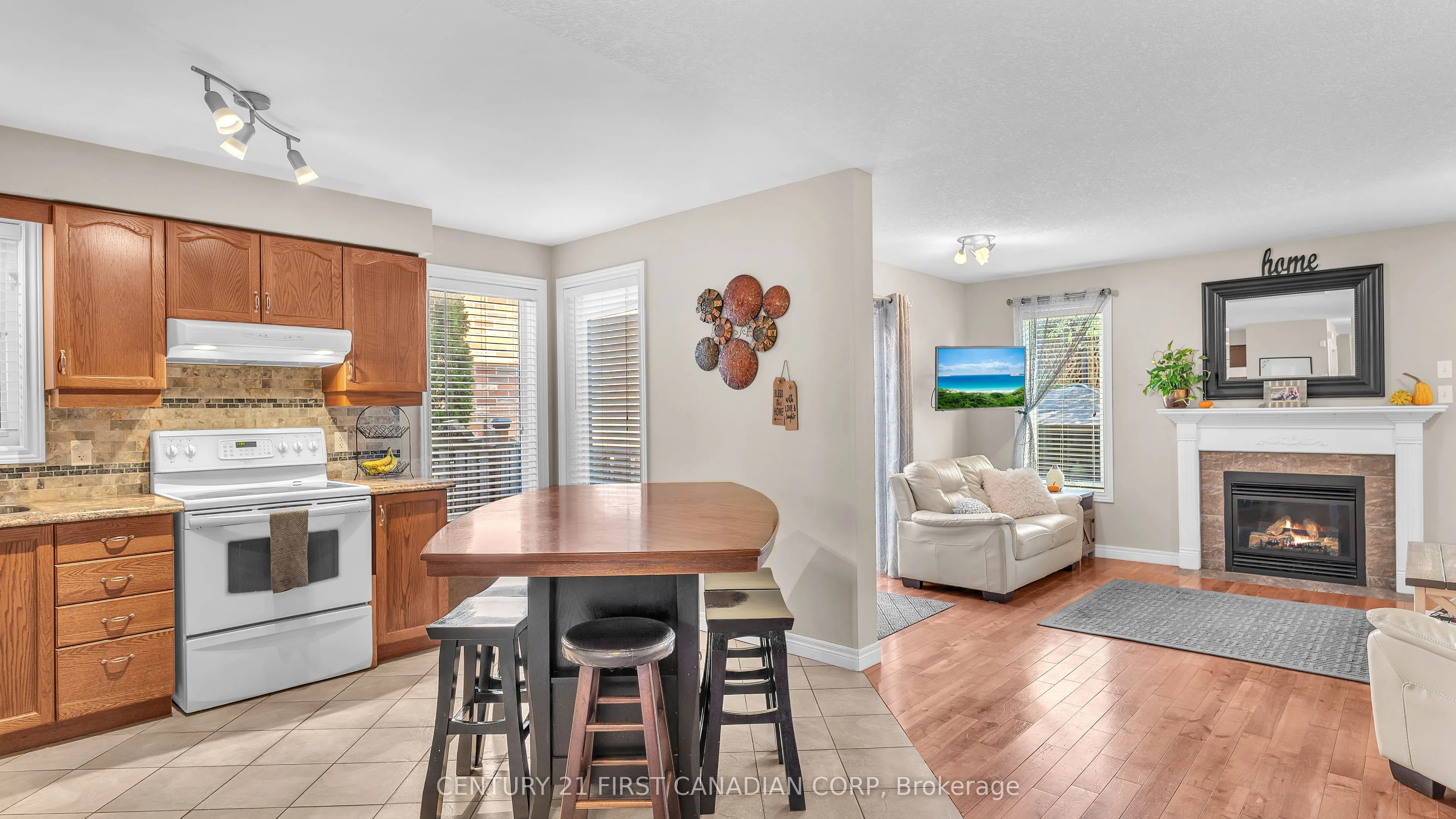 916 Cresthaven Crescent