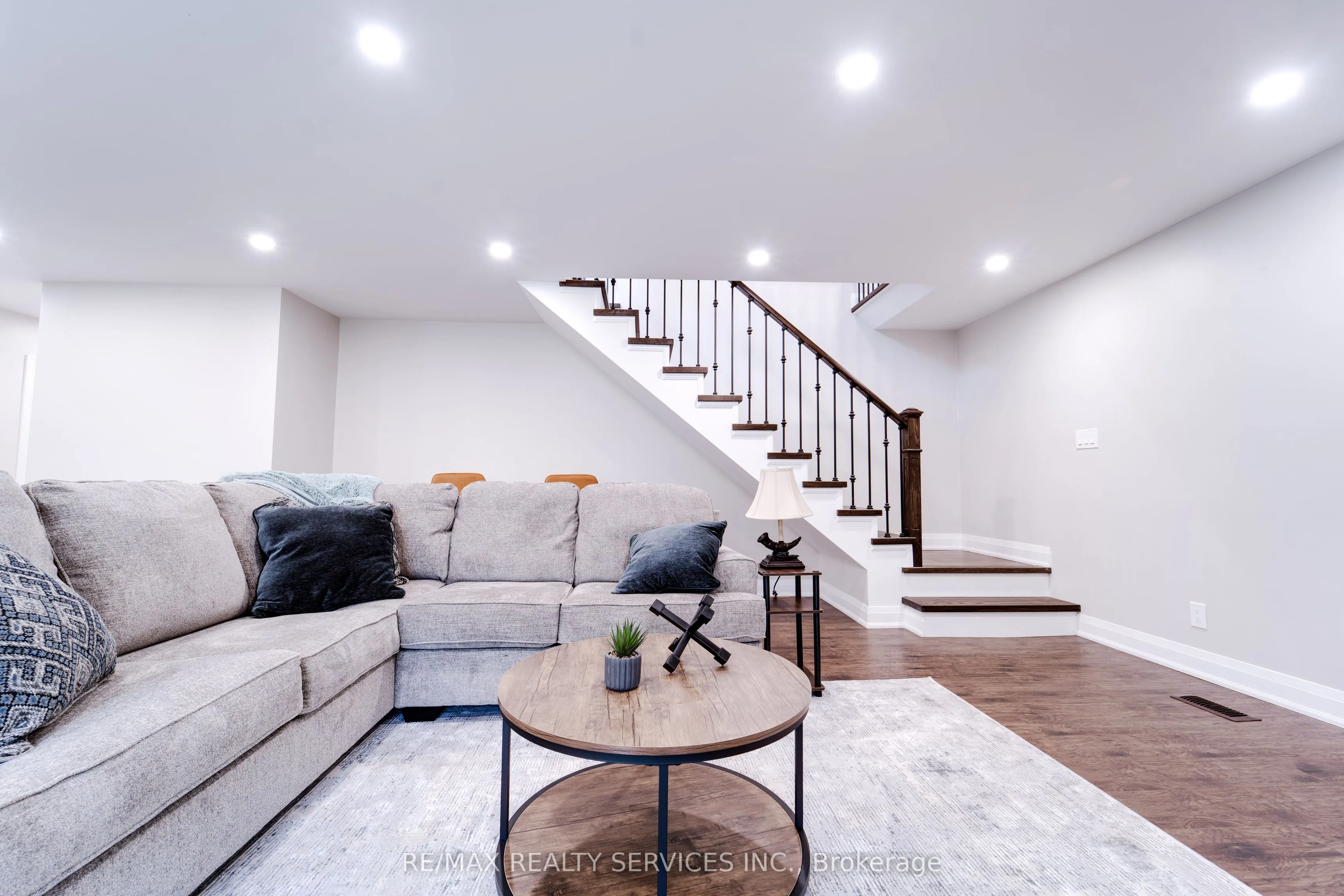 885 Glen Cedar Drive