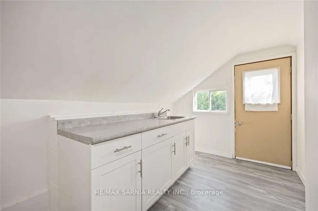 215 ELGIN Street