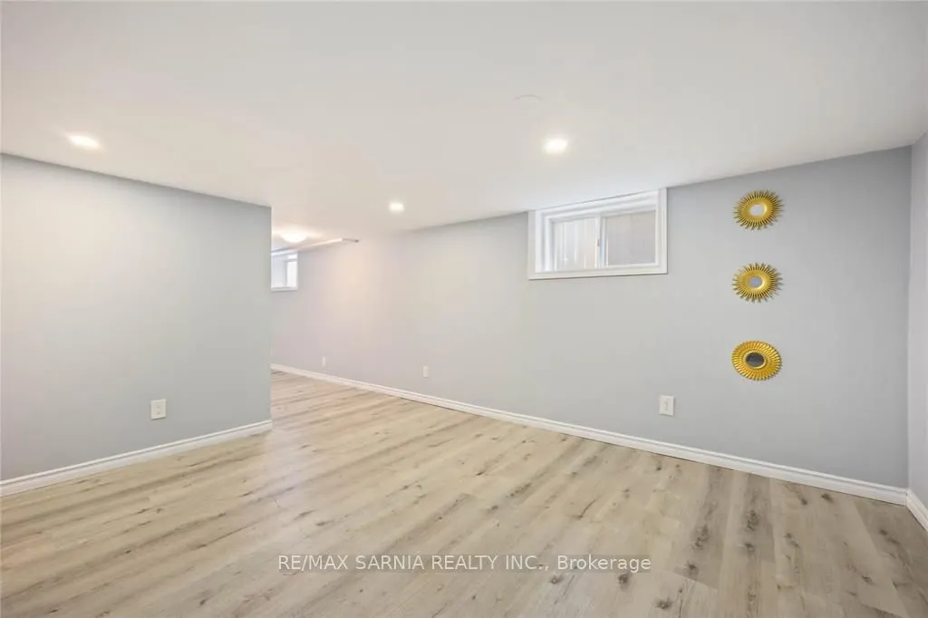 215 ELGIN Street