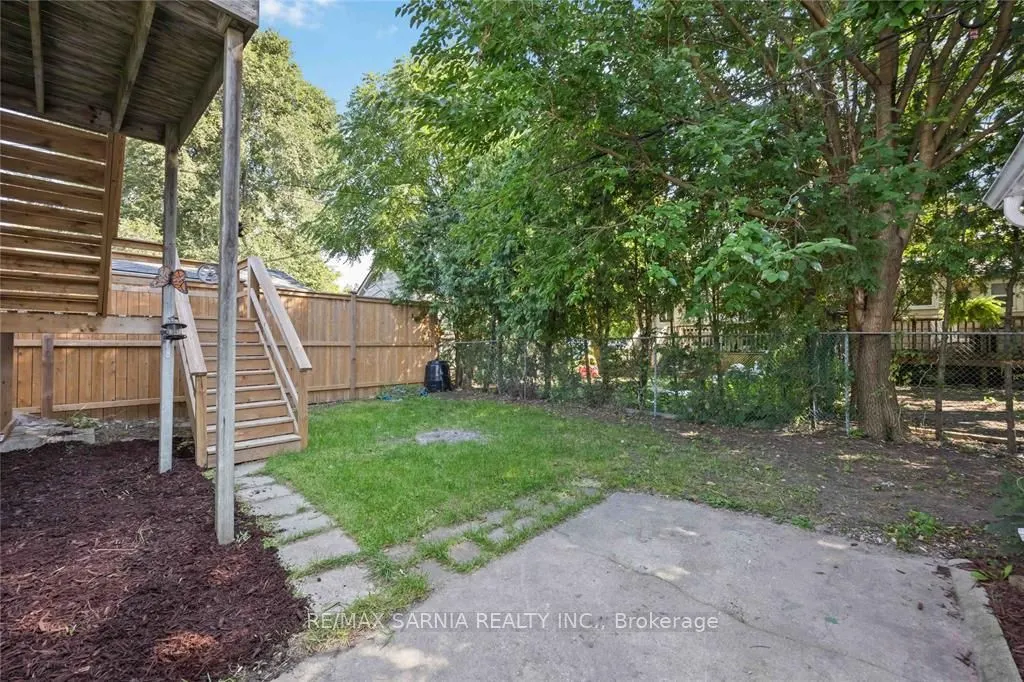 215 ELGIN Street