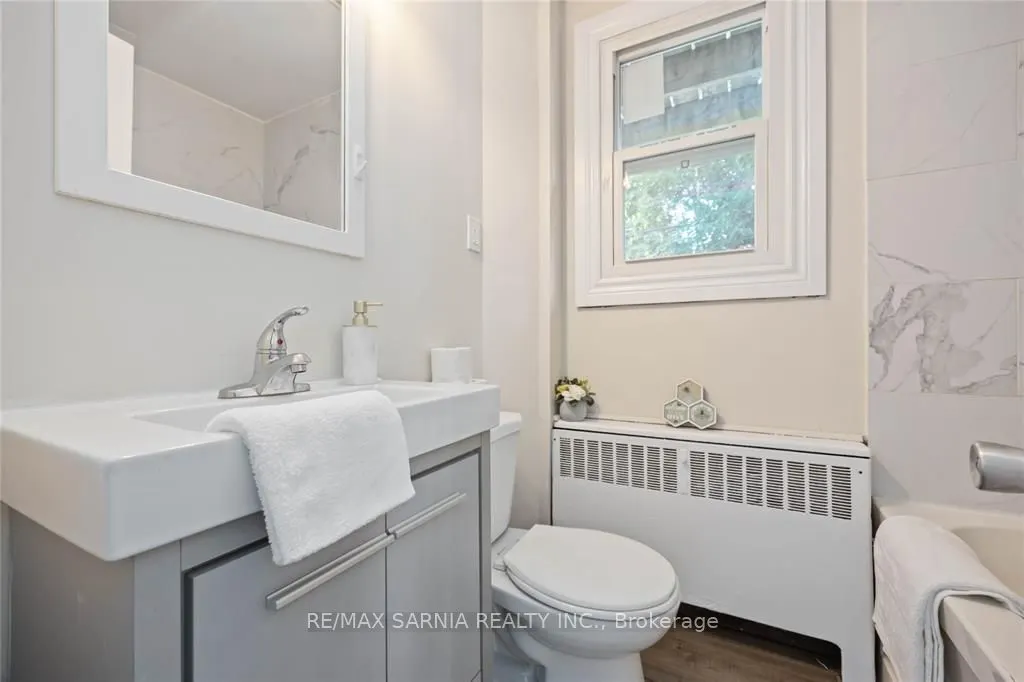 215 ELGIN Street