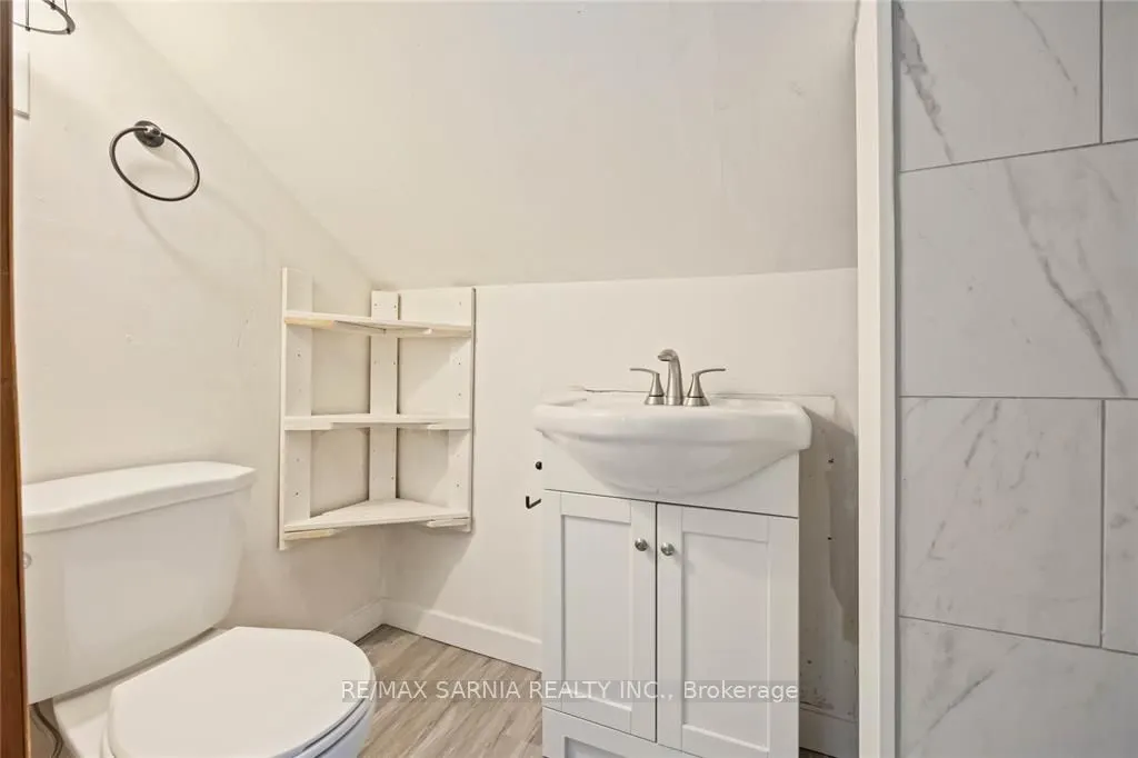 215 ELGIN Street