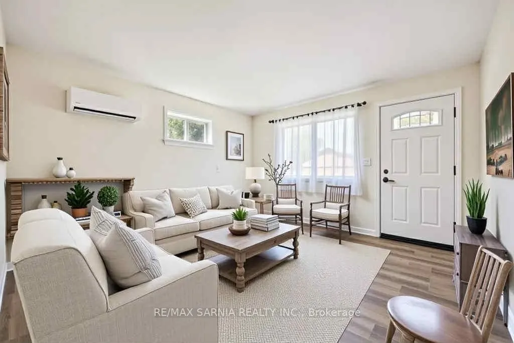 215 ELGIN Street