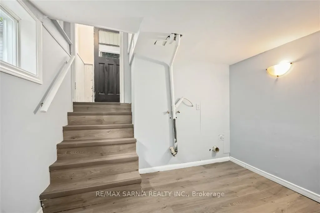 215 ELGIN Street