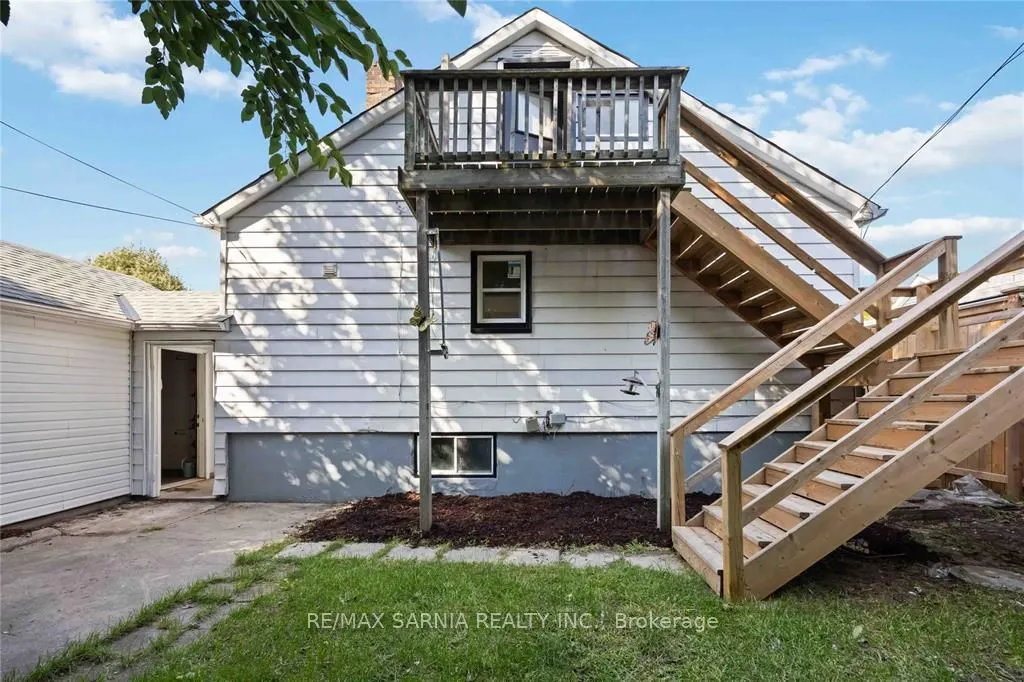 215 ELGIN Street