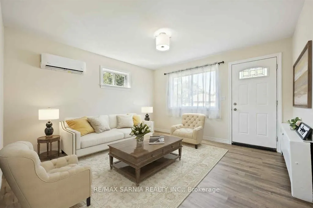 215 ELGIN Street