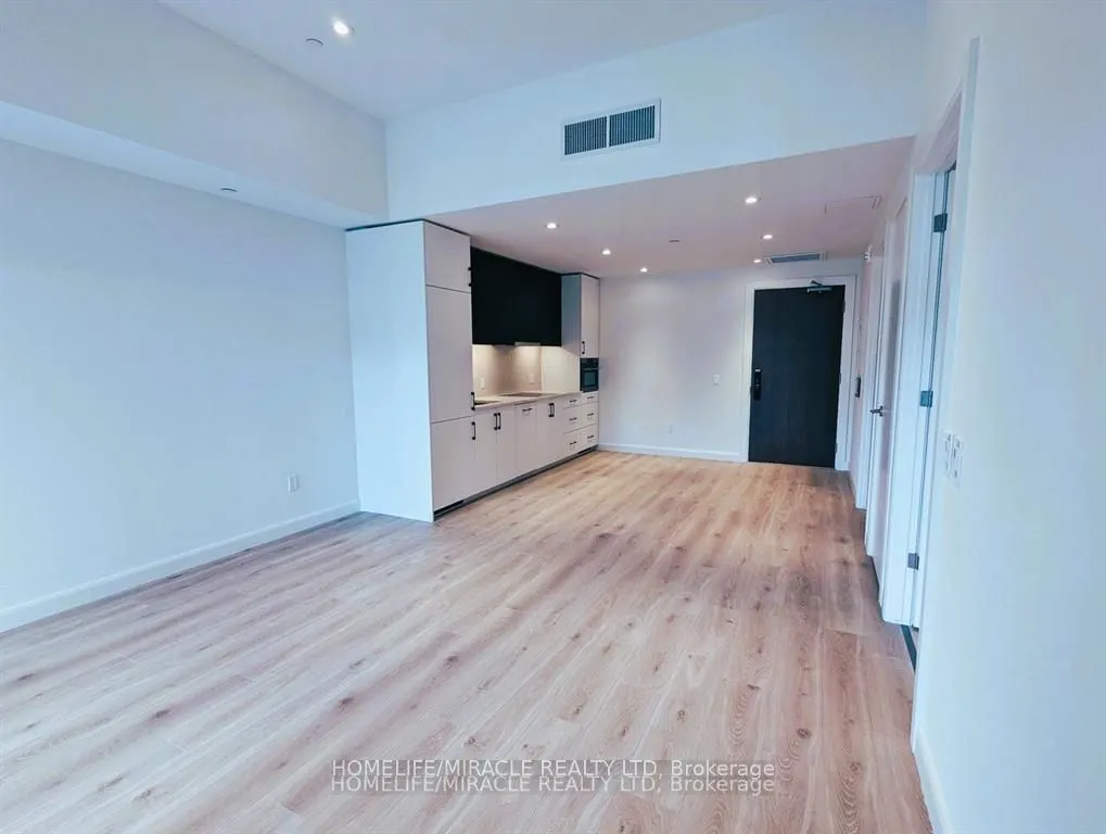 741 King Street W, #306