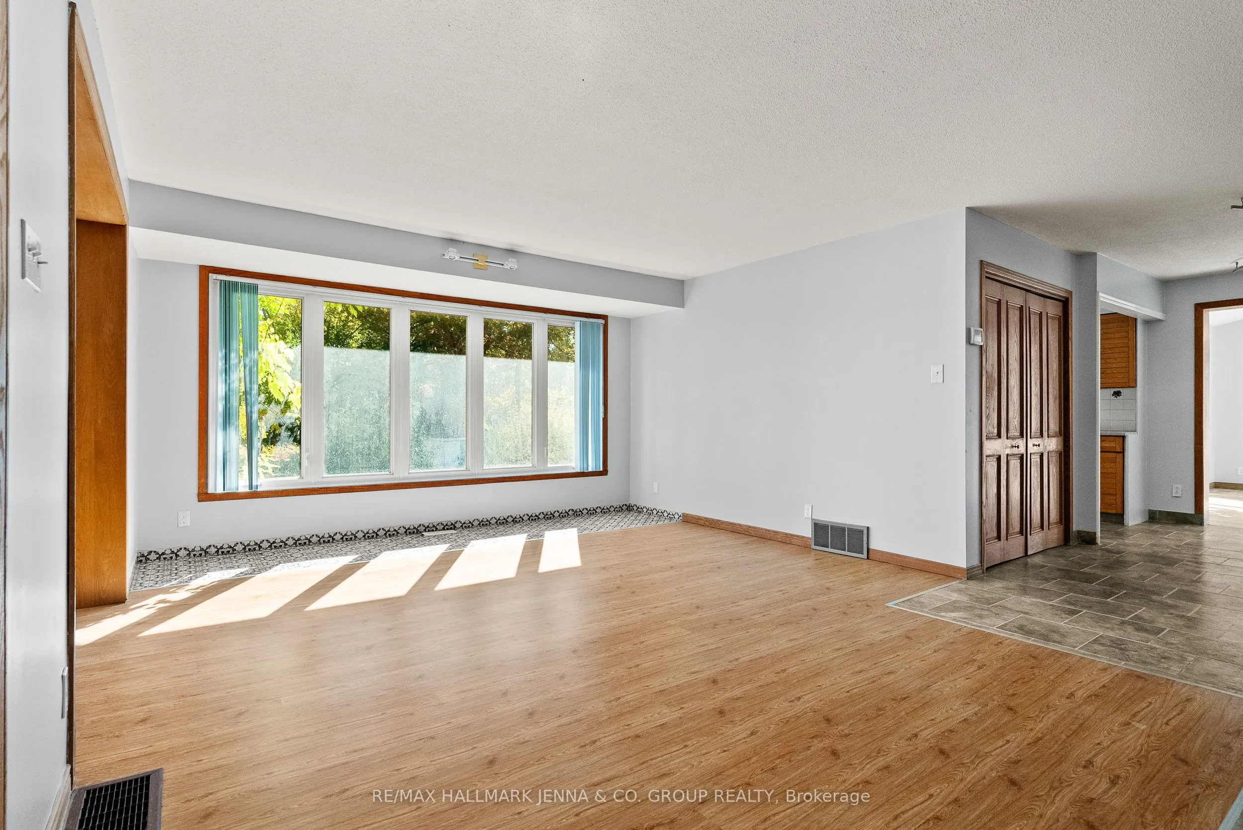 2928 Seguin Road
