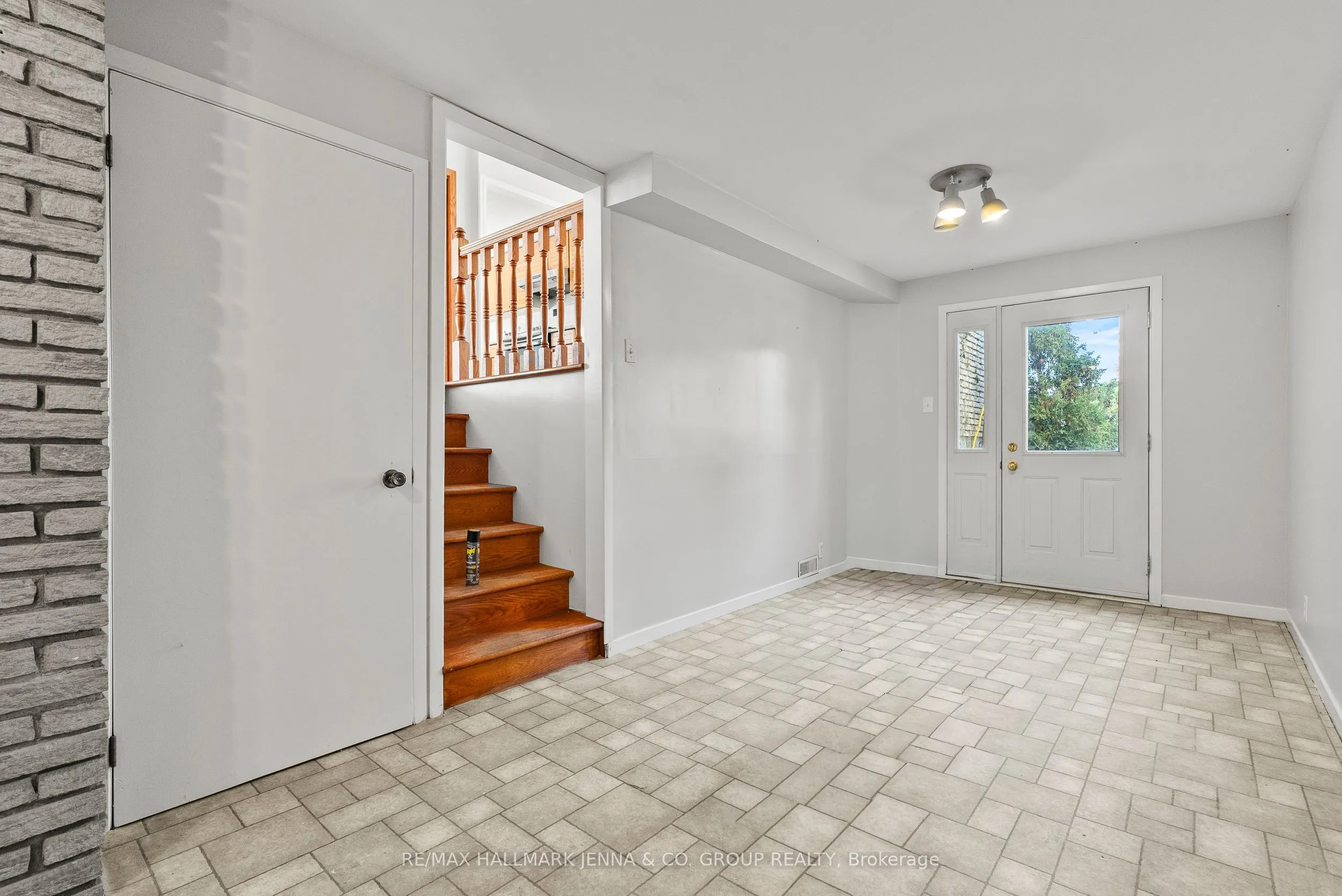 2928 Seguin Road