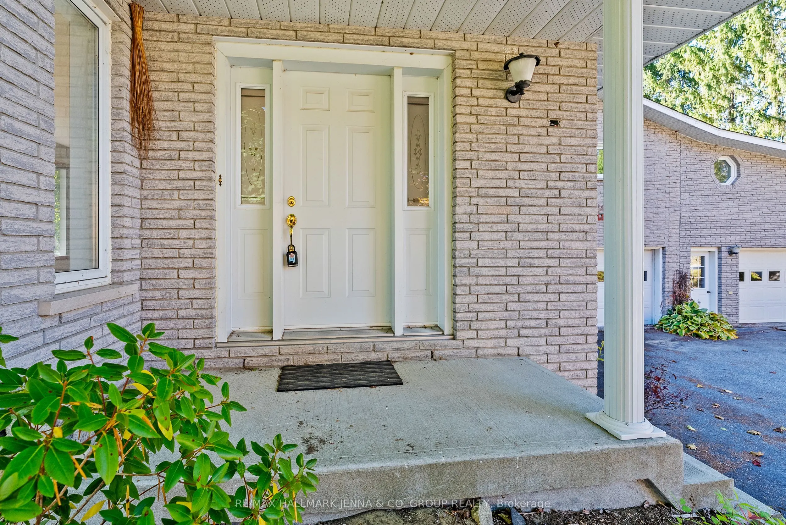 2928 Seguin Road