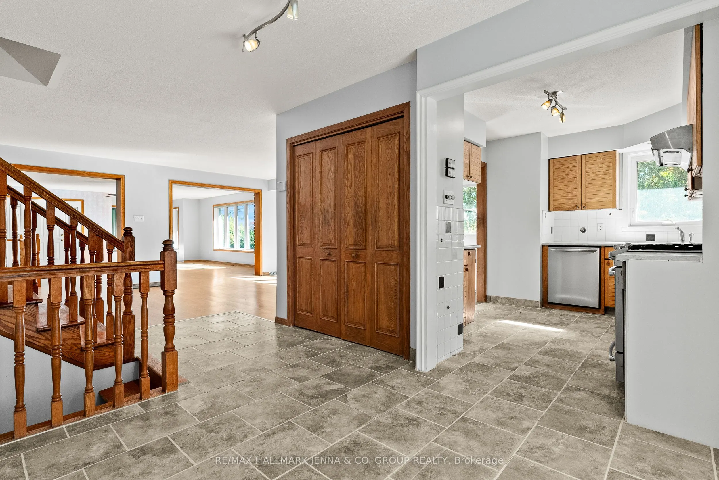 2928 Seguin Road