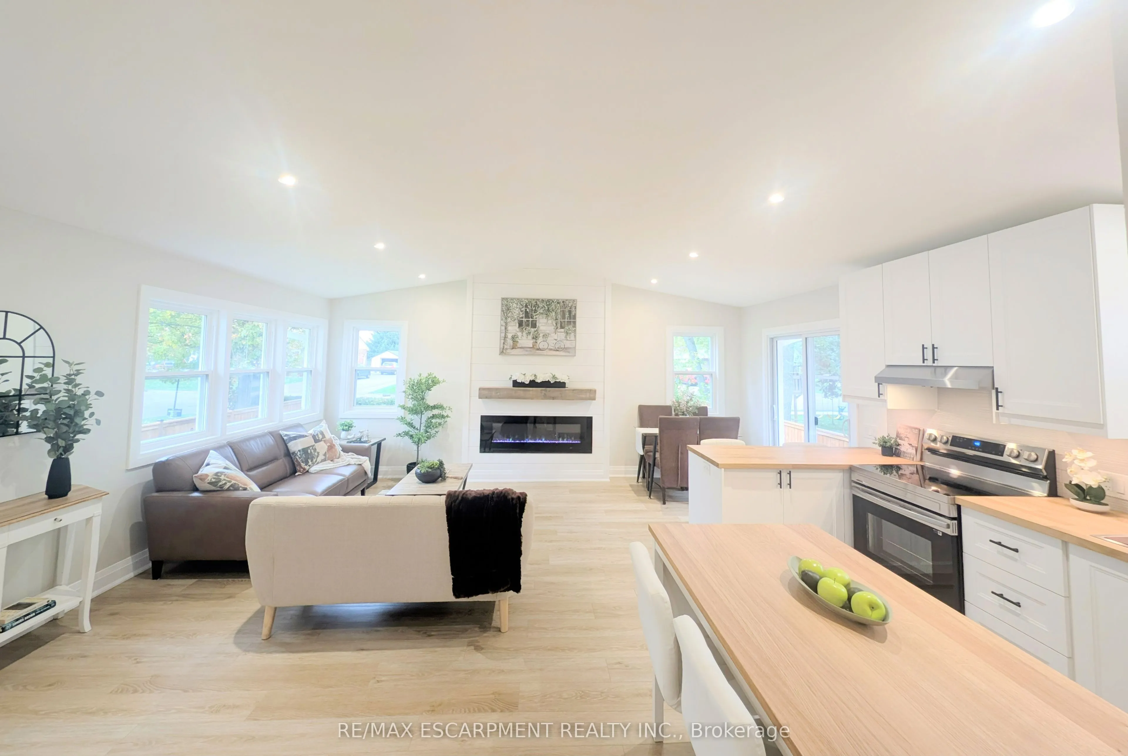52 Valencourt Drive