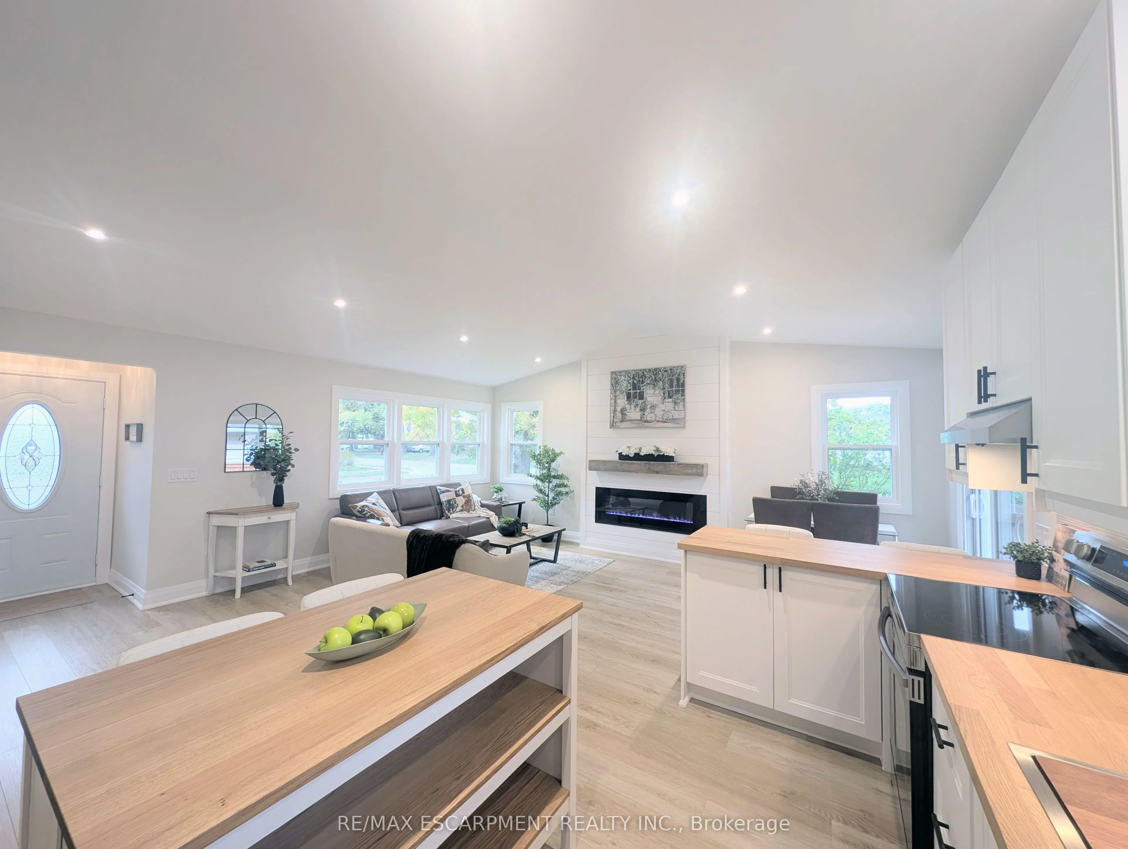 52 Valencourt Drive