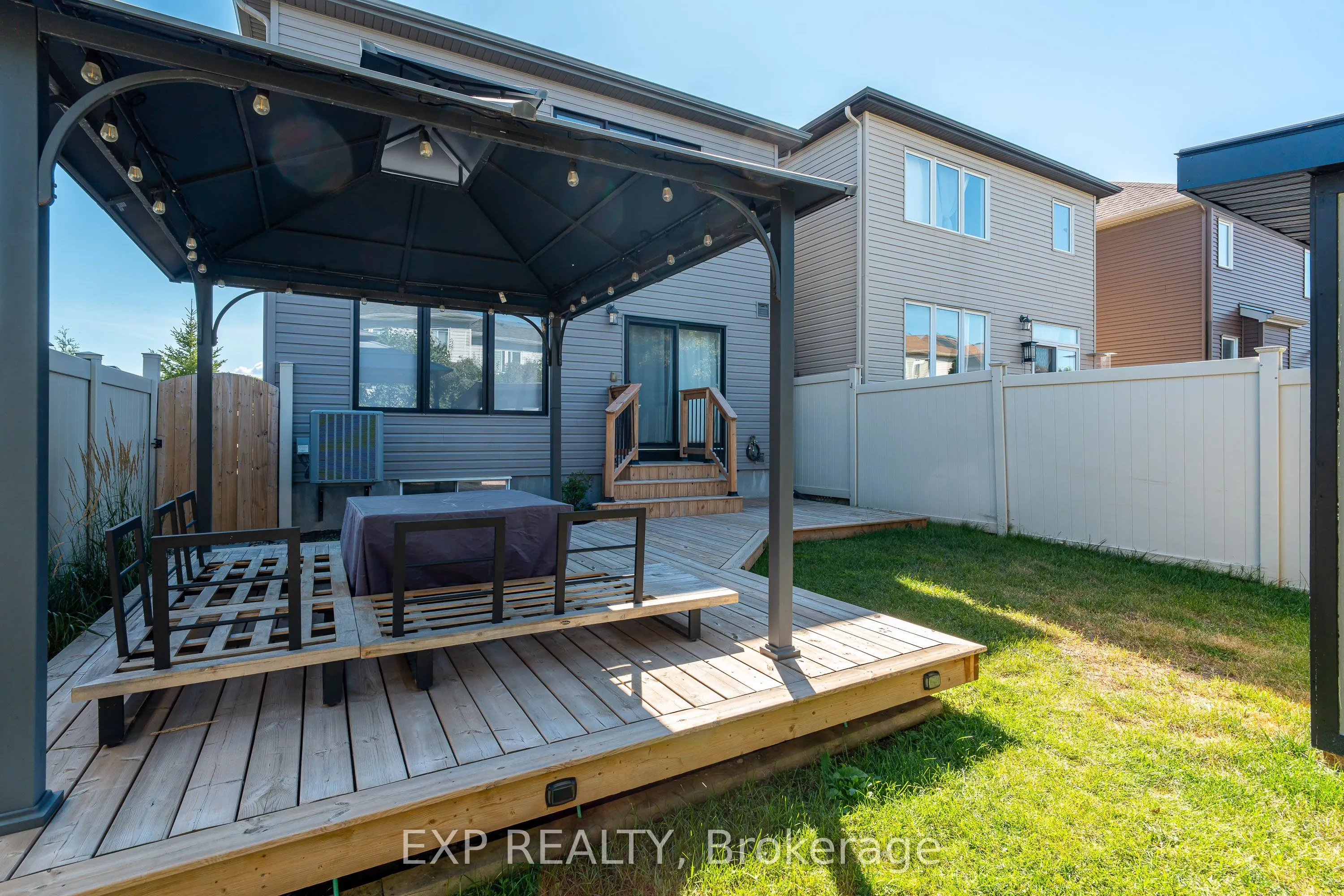 3545 Woodroffe Avenue