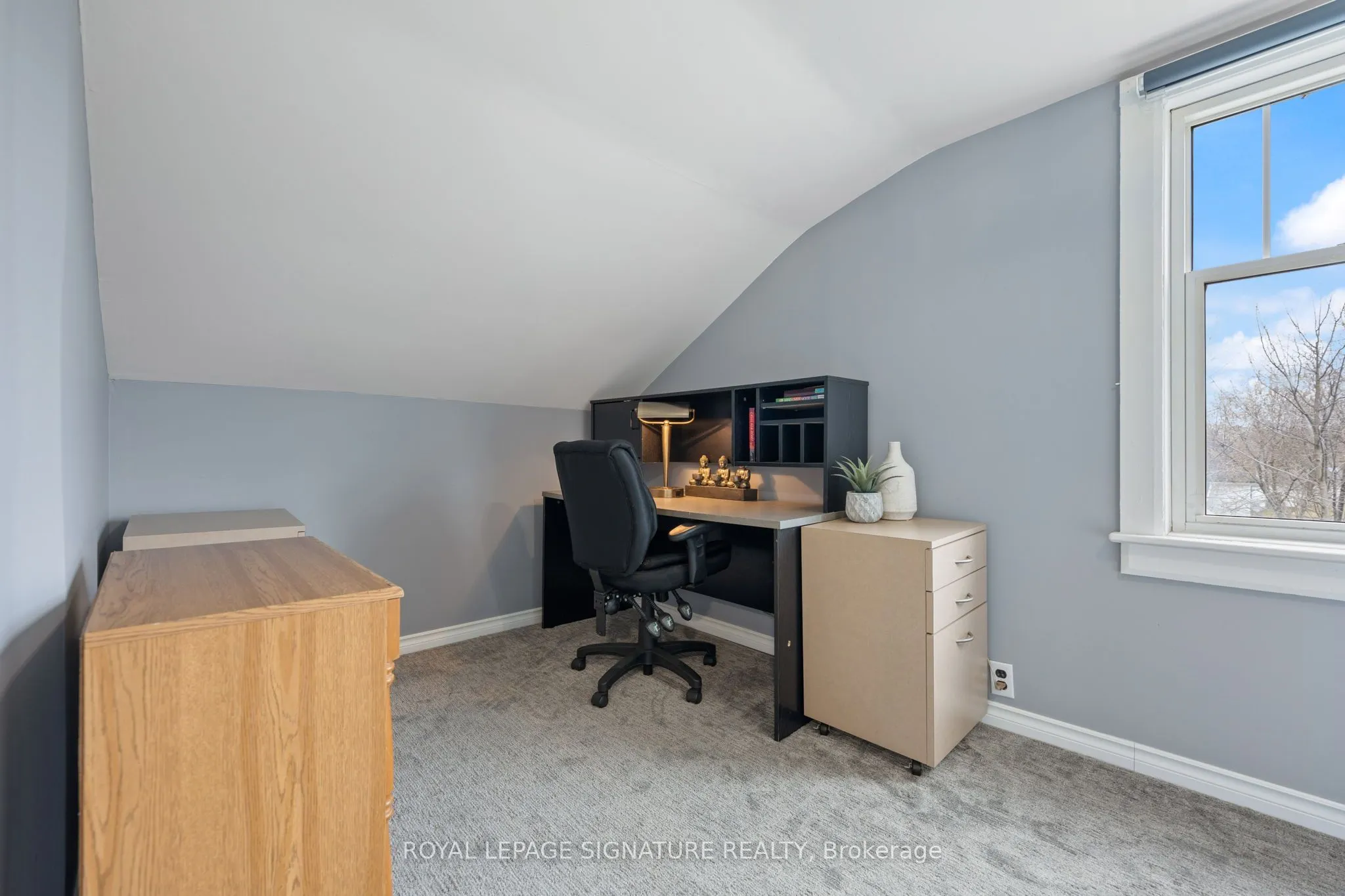 108 Nelson Street E