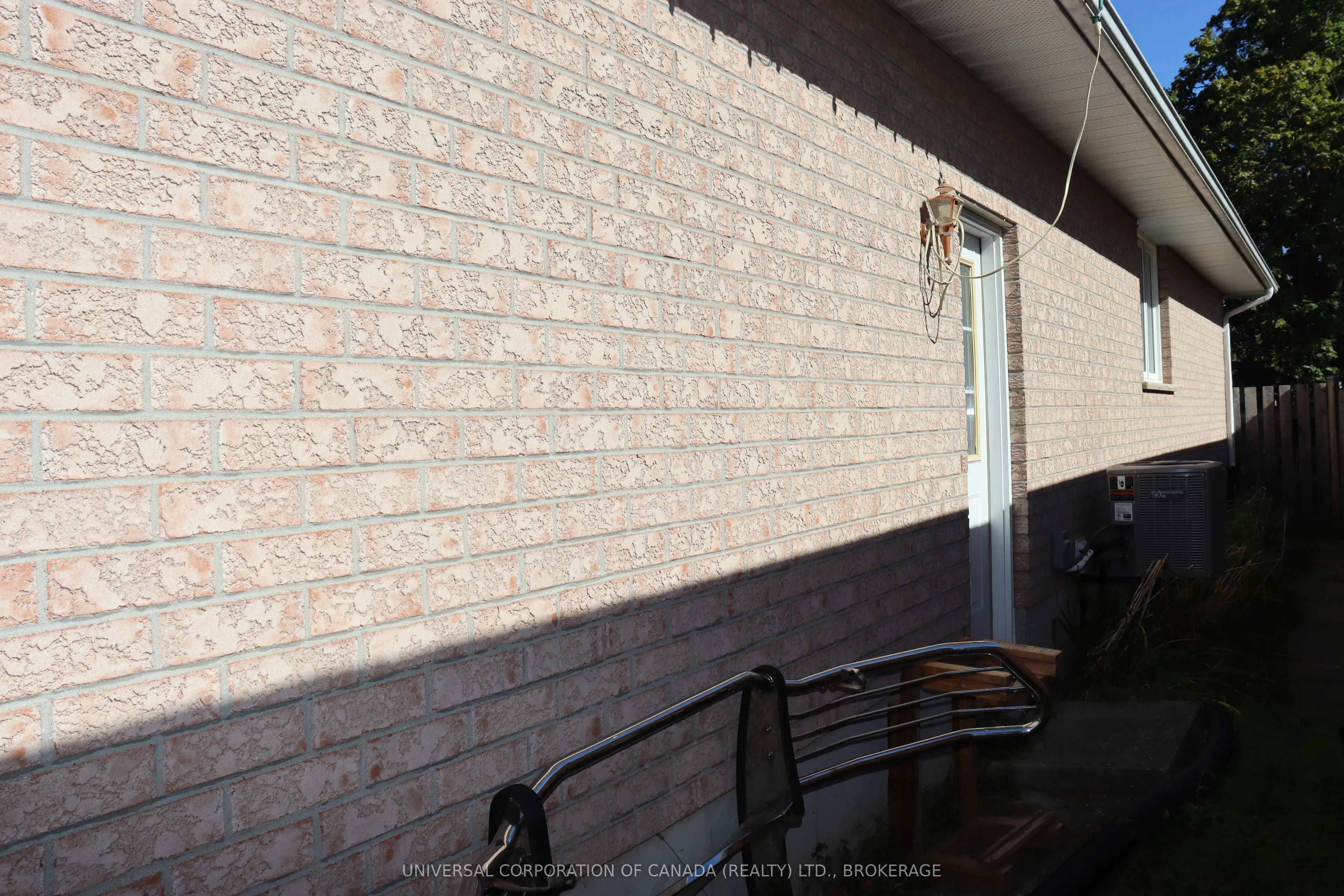 89 Myrtle Street N
