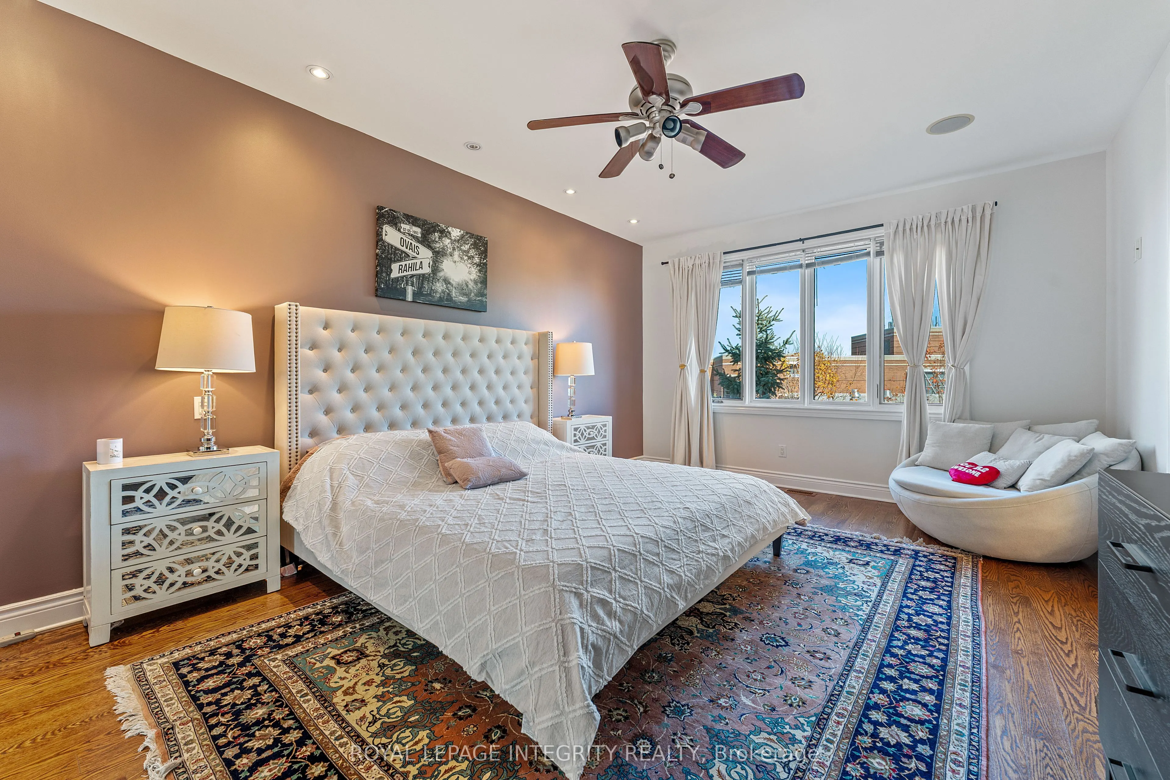 812 Petra Private