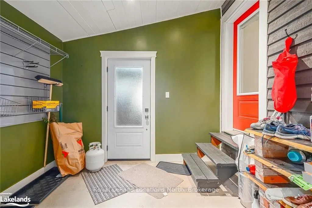 56 BRUCE Street S