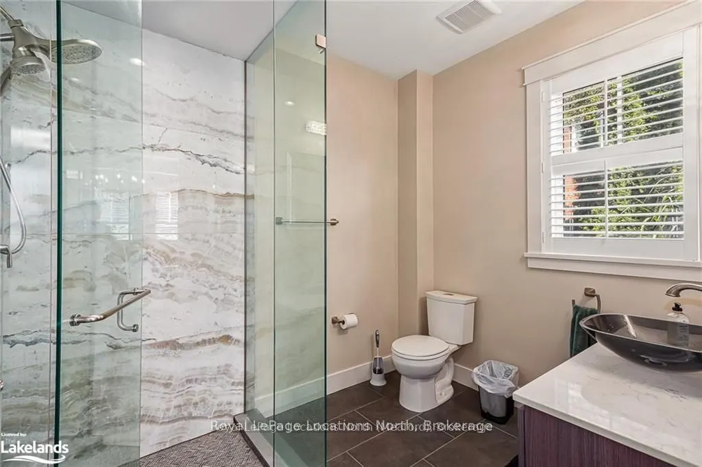 56 BRUCE Street S