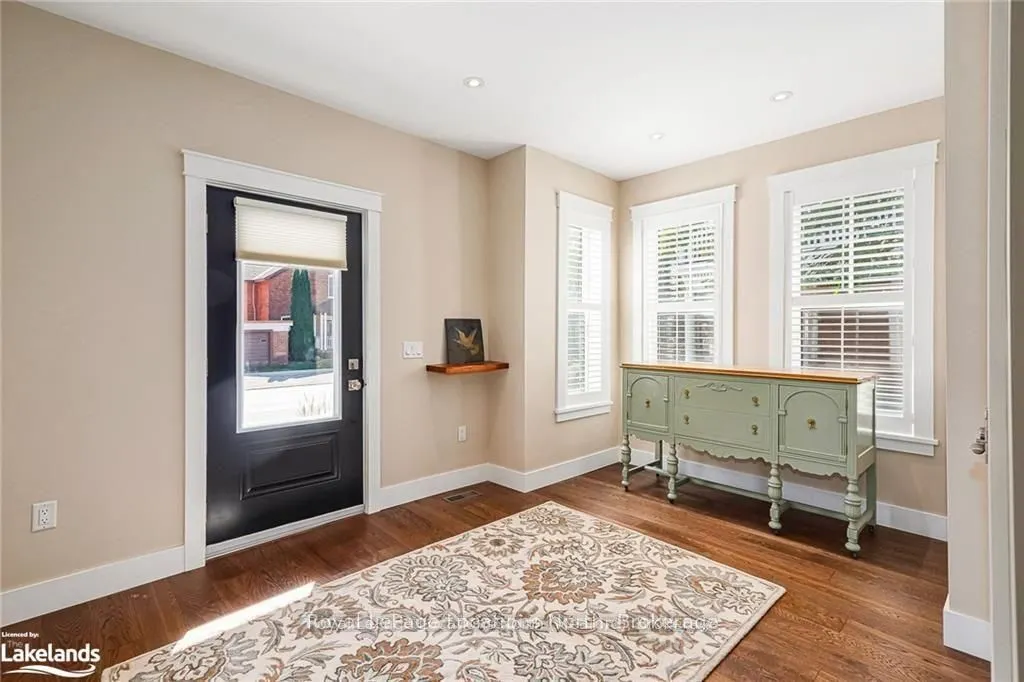 56 BRUCE Street S