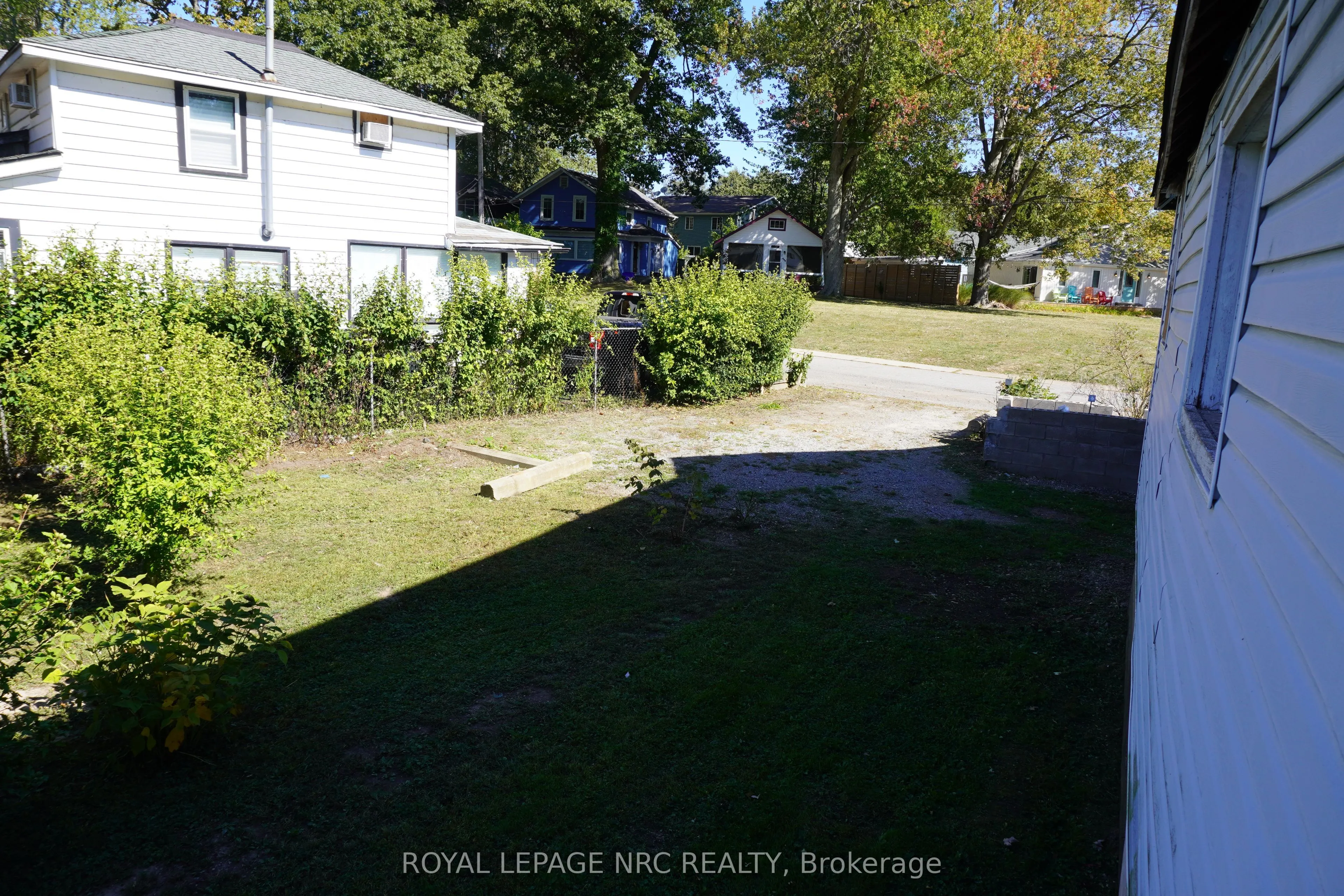 212 Lincoln Road W