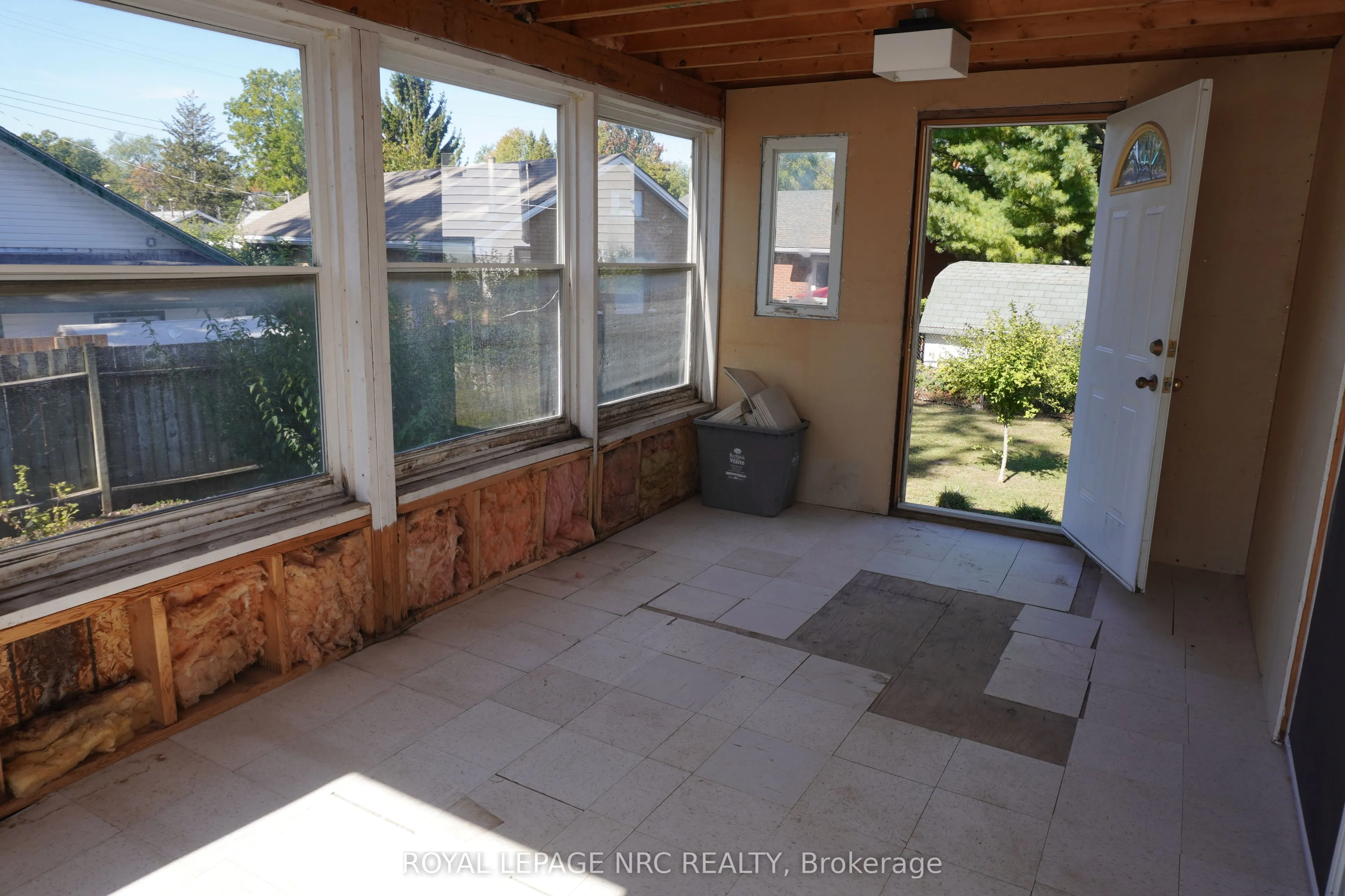 212 Lincoln Road W