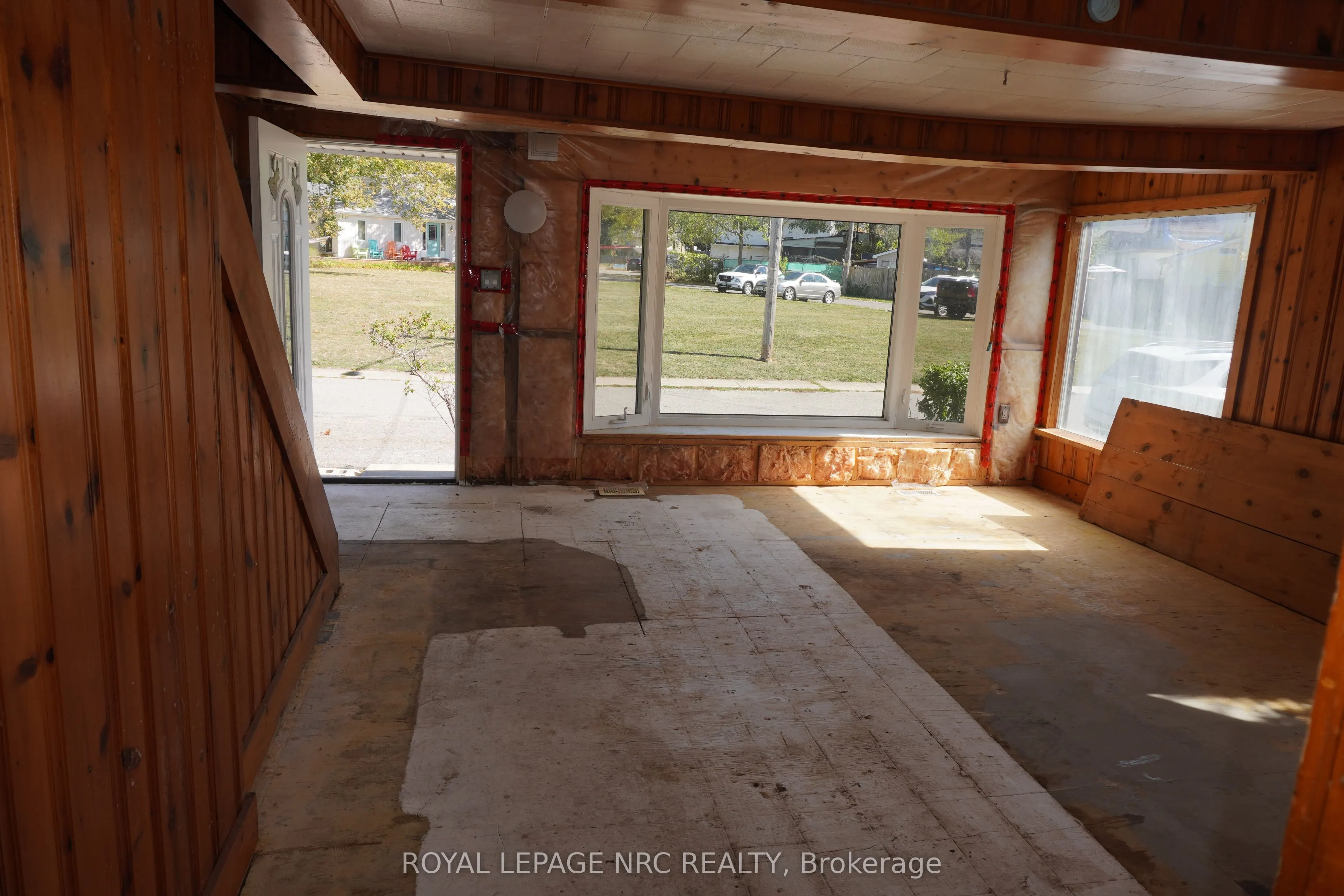 212 Lincoln Road W