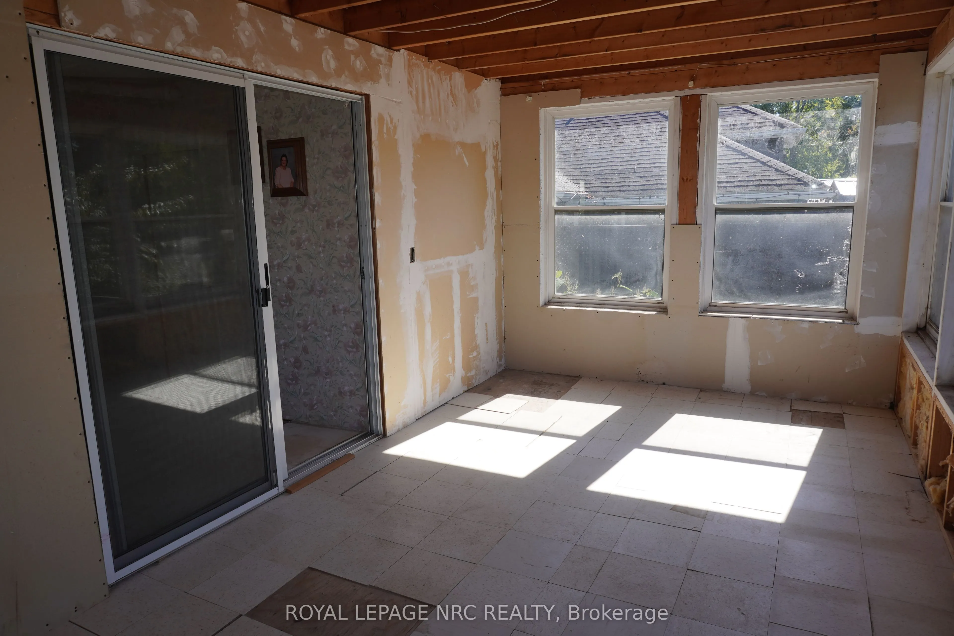 212 Lincoln Road W