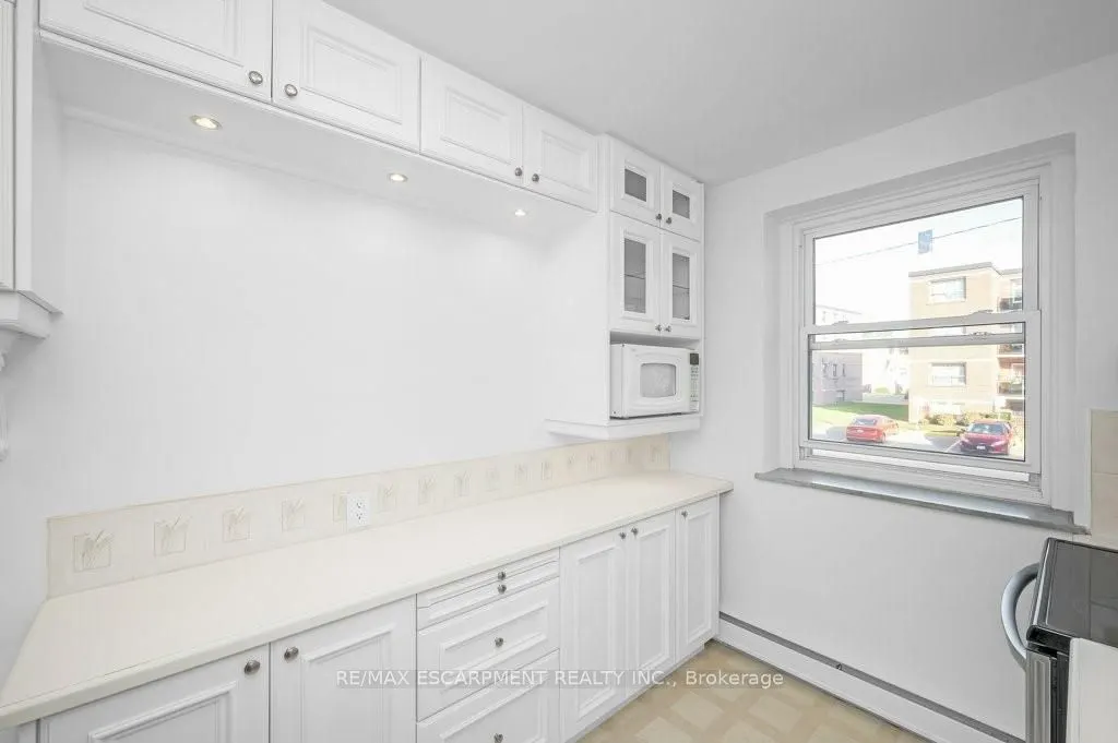 9 Grant Boulevard, #201