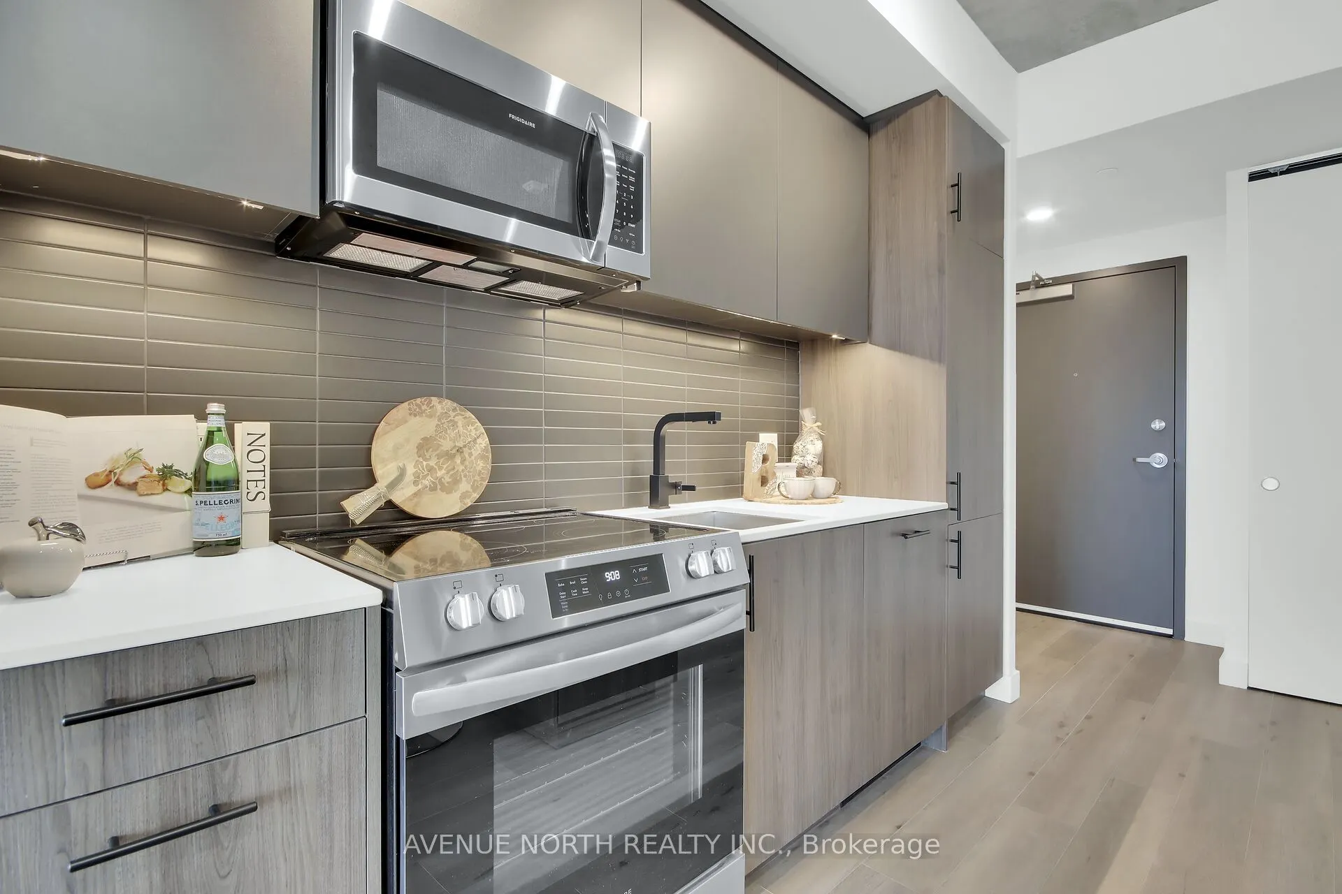 10 James Street, #LPH6/806