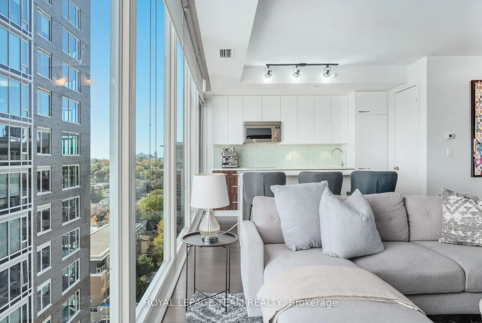 111 CHAMPAGNE Avenue, #1111