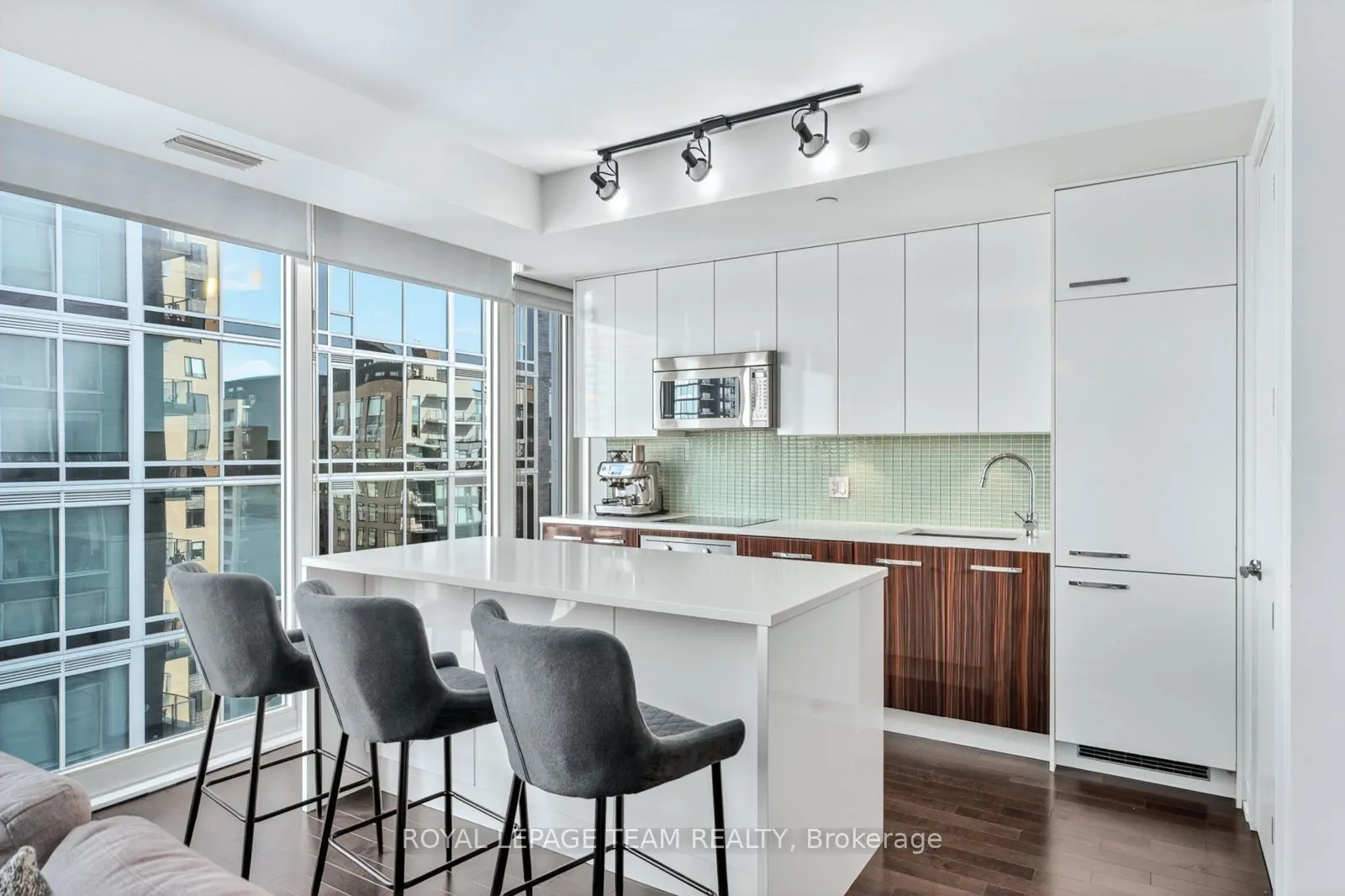 111 CHAMPAGNE Avenue, #1111