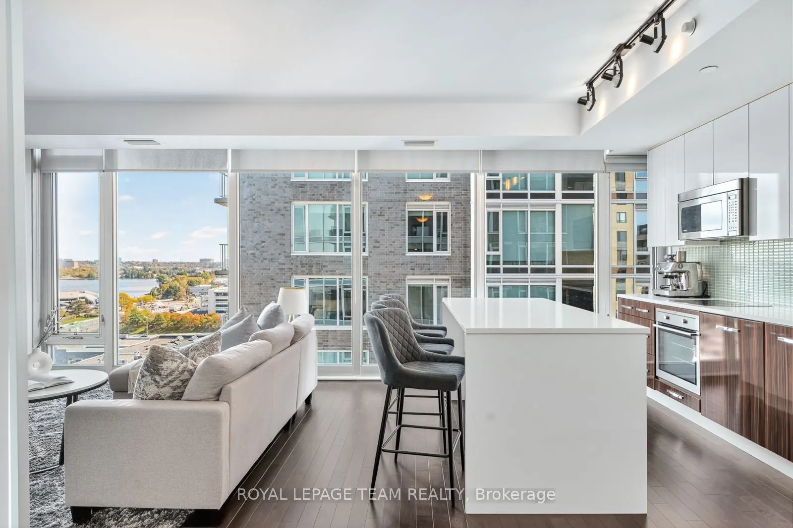 111 CHAMPAGNE Avenue, #1111