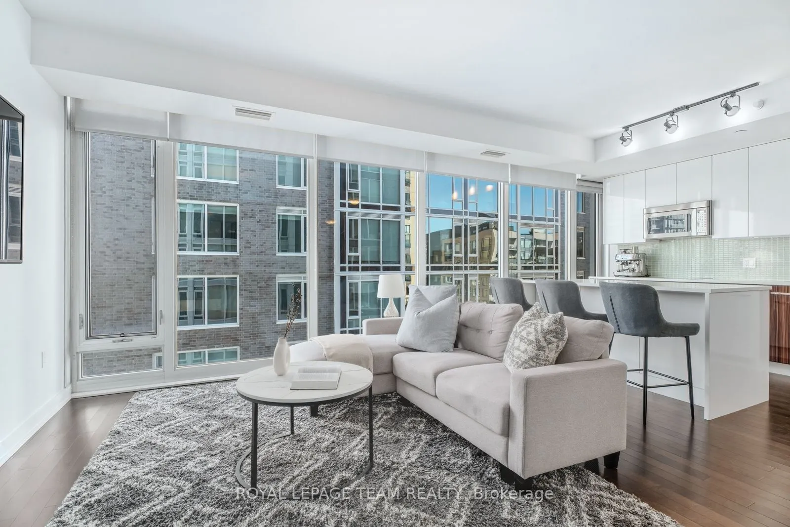 111 CHAMPAGNE Avenue, #1111