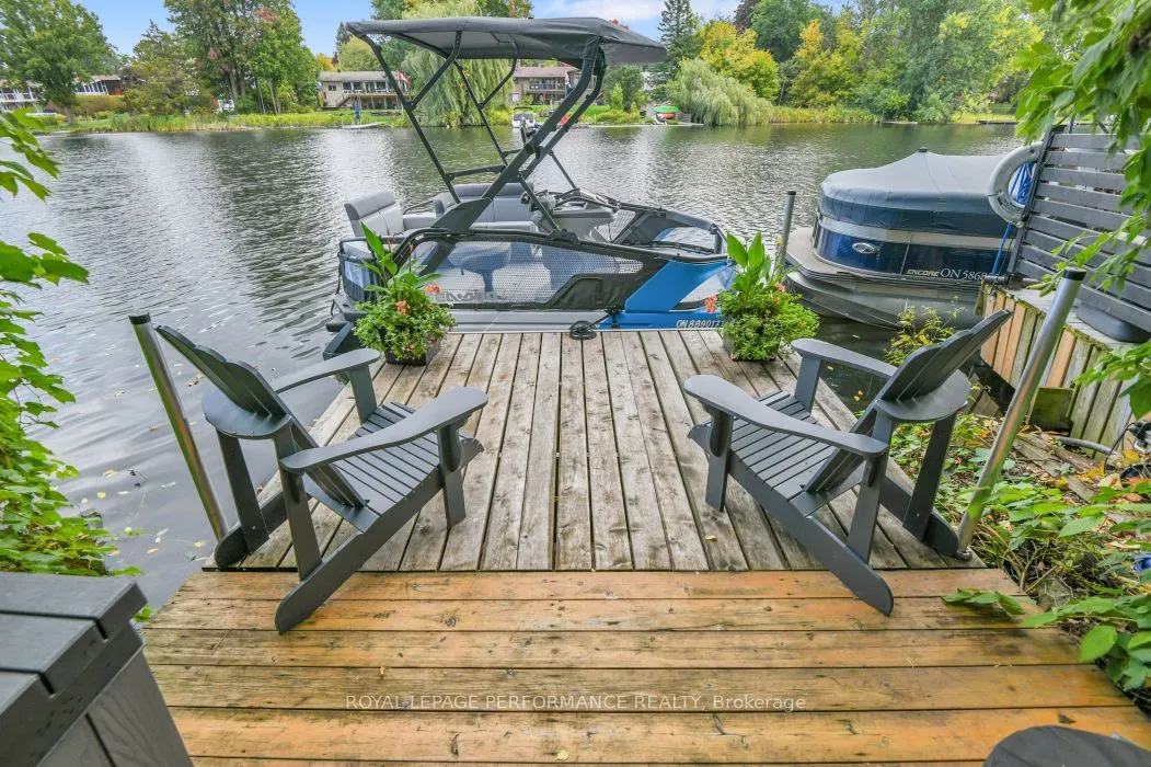 5583 Manotick Main Street