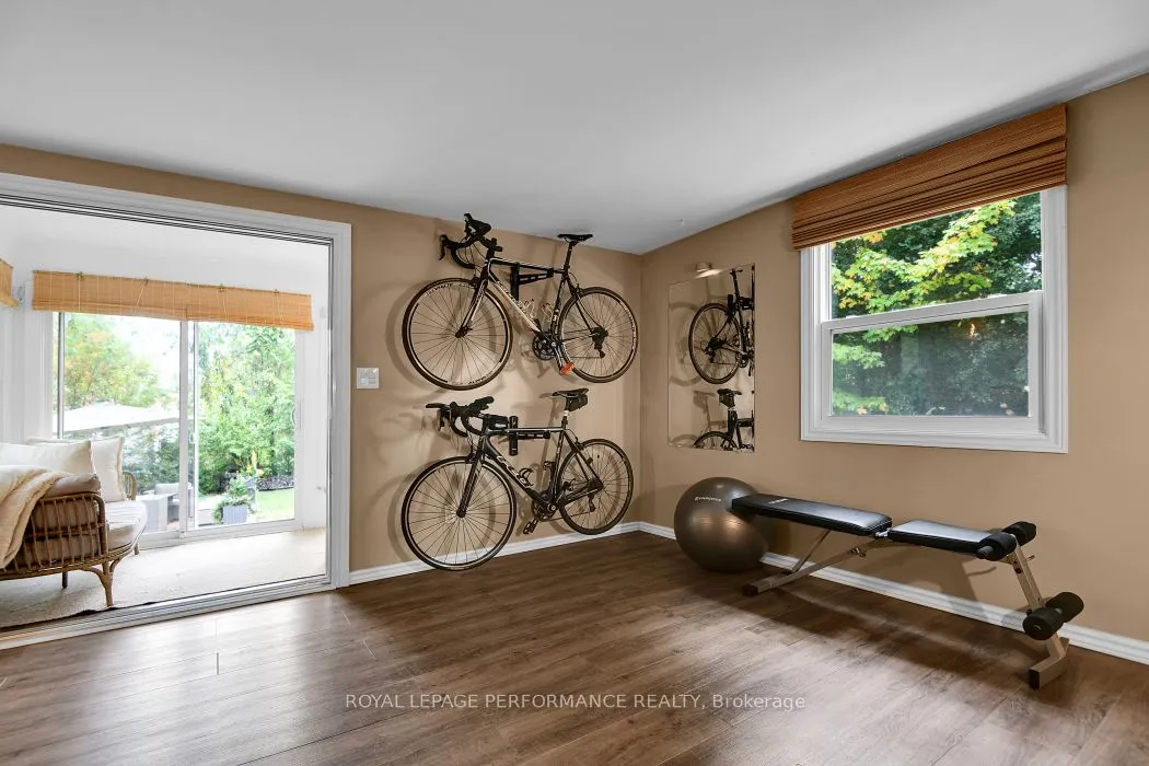 5583 Manotick Main Street