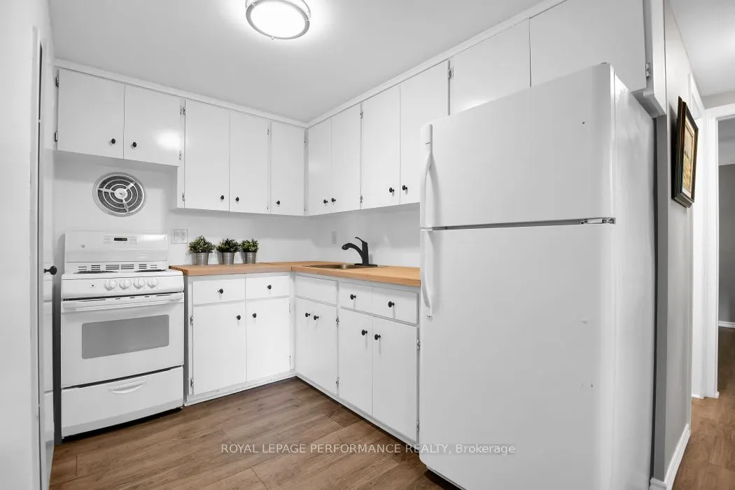 5583 Manotick Main Street