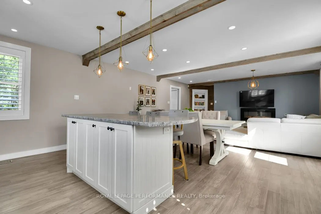 5583 Manotick Main Street