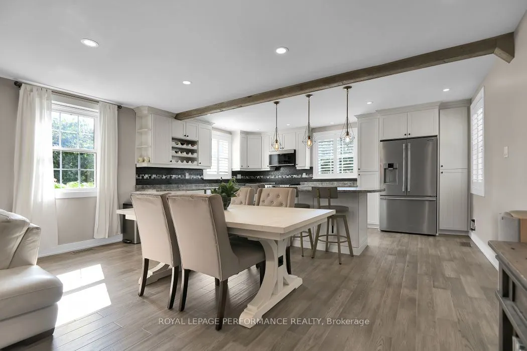 5583 Manotick Main Street