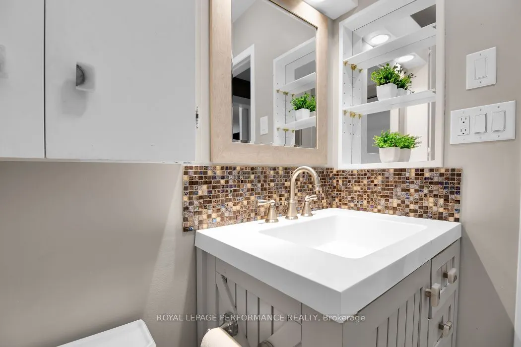 5583 Manotick Main Street