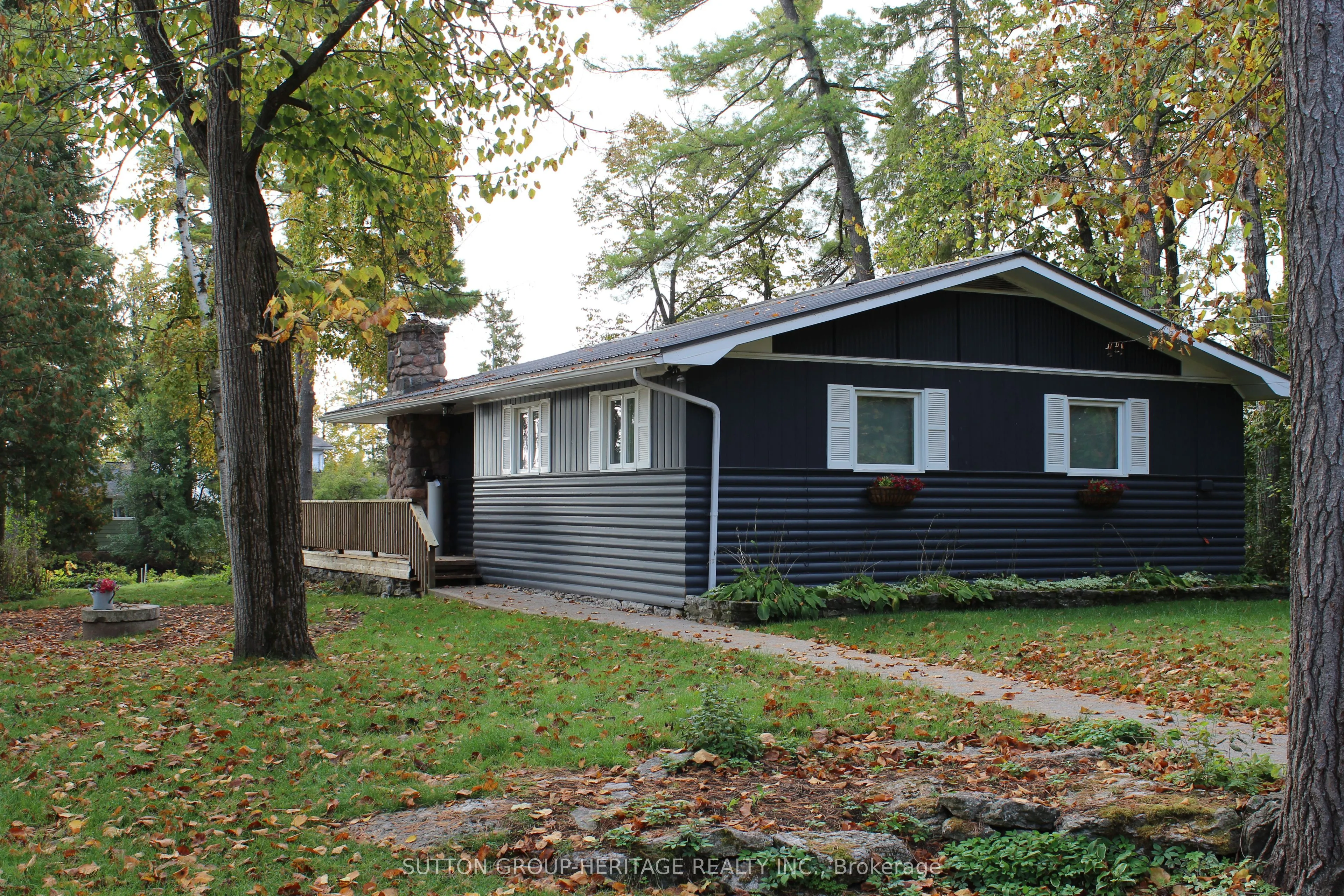 45 Lakewood Crescent