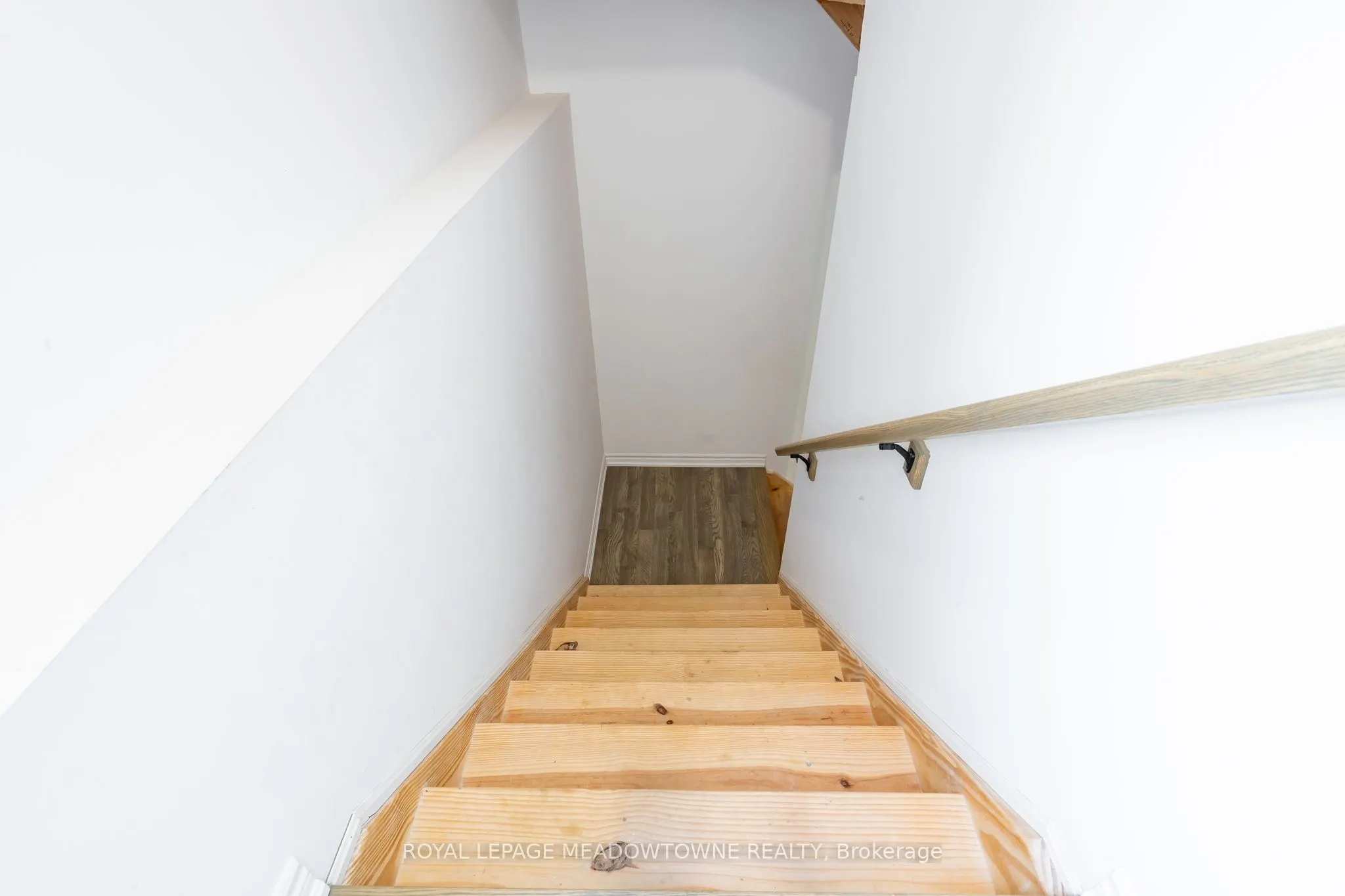 16 Bethune Avenue