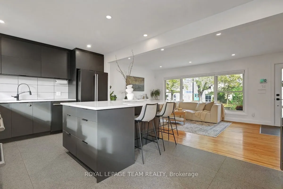 884 ADMIRAL Avenue