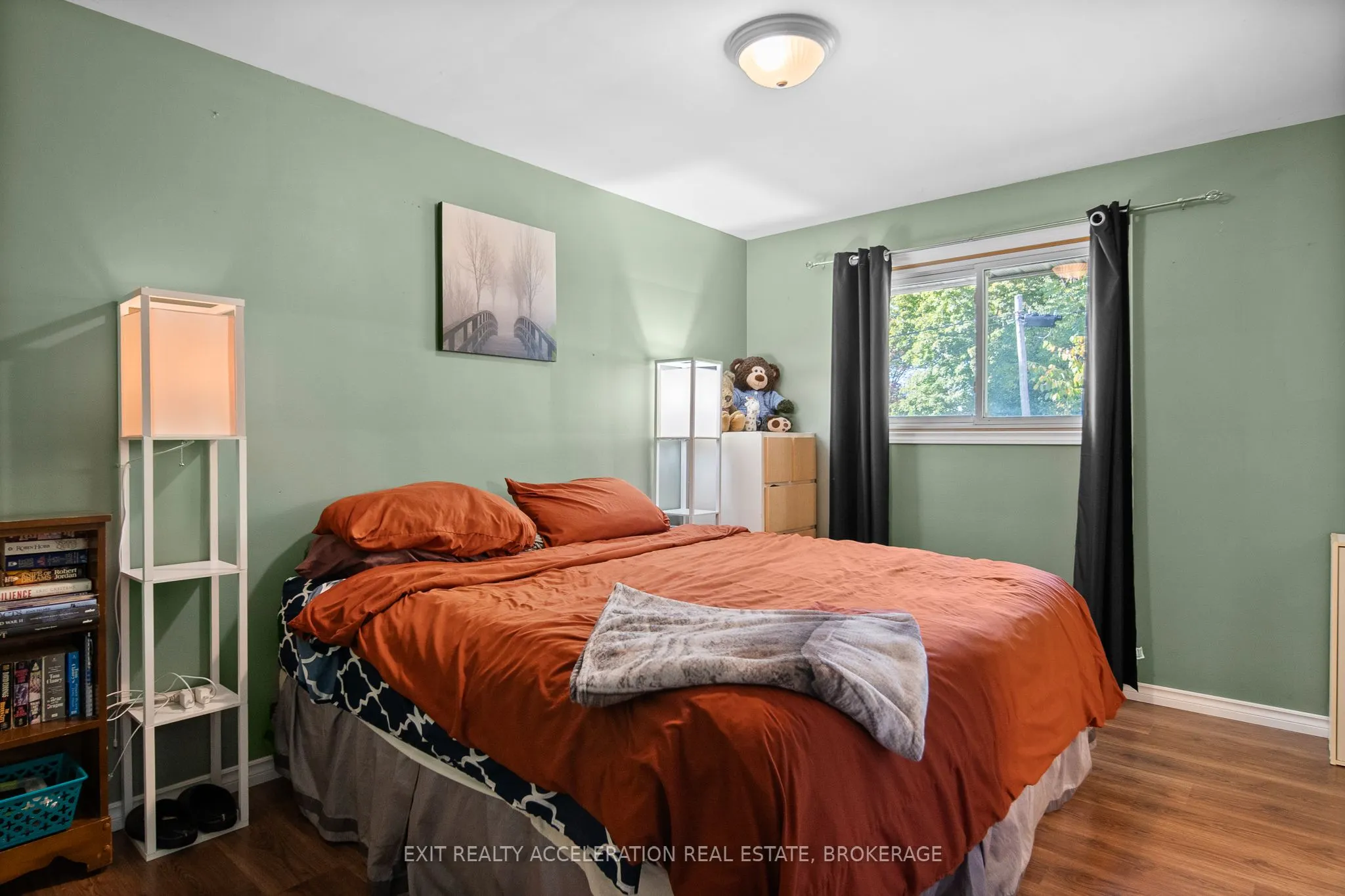 17 Sunset Crescent