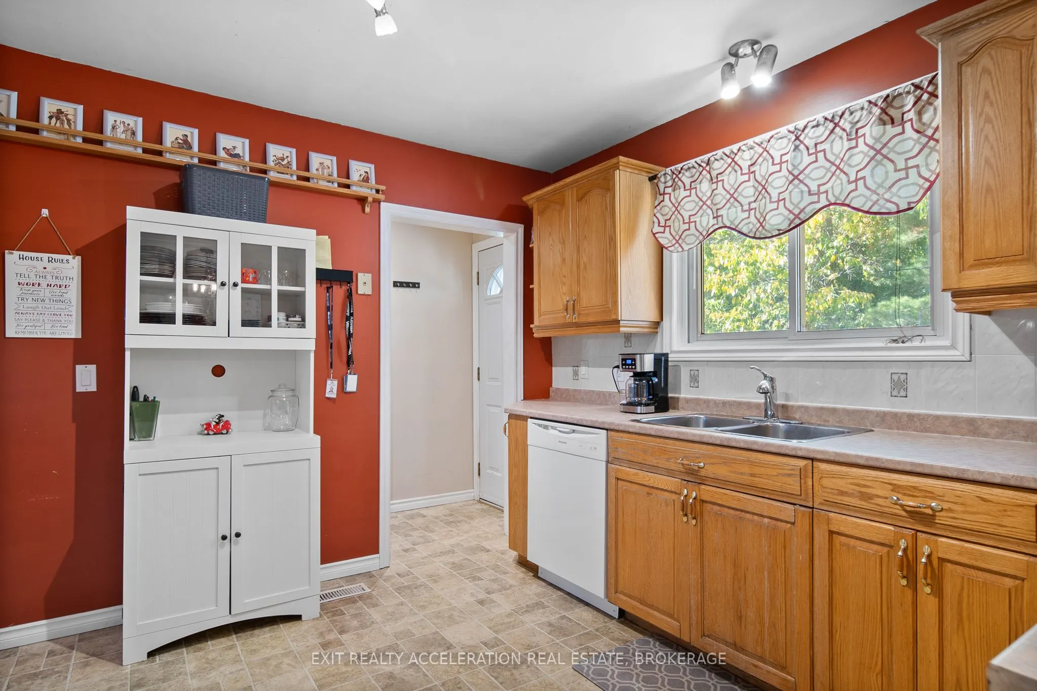 17 Sunset Crescent