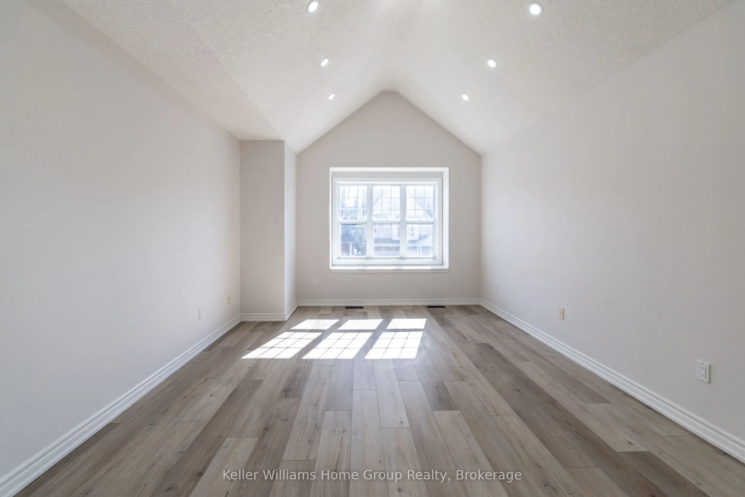 35 AMSTERDAM CRES